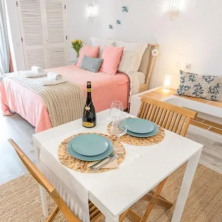 Апартаменти W Swim Pool And Seaview