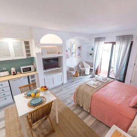 W Swim Pool And Seaview Апартаменти